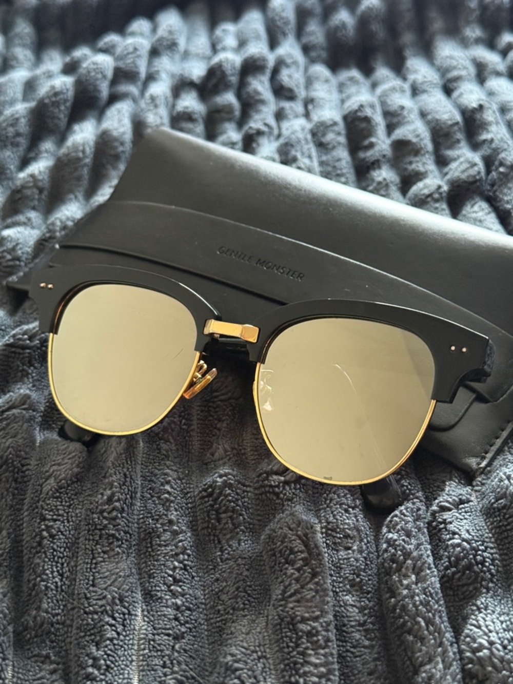 Gentle Monster Second Boss Sunglasses Black/Gold Mirrored Lenses with case